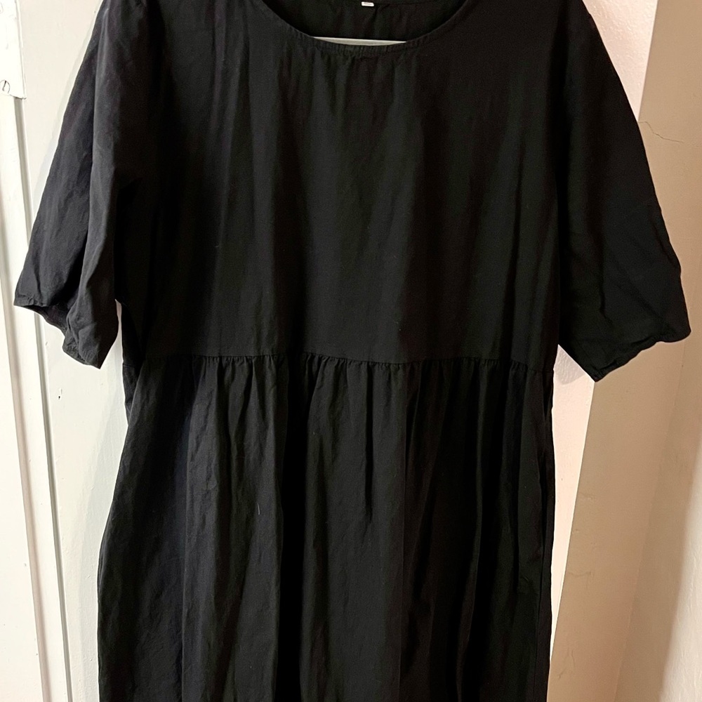 Black Short Sleeve Tiered Midi Dress